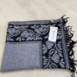*NWT* Wrap Scarf